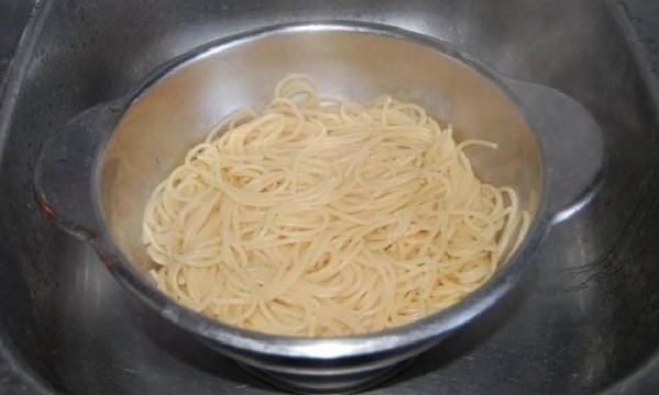 
Омлет с сыром на сковороде — 7 пошаговых рецептов с добавками с фотографиями	