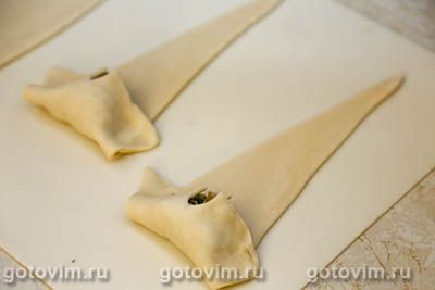 Круассаны из готового слоеного теста с курицей и грибами Круассаны из готового слоеного теста с курицей и грибами