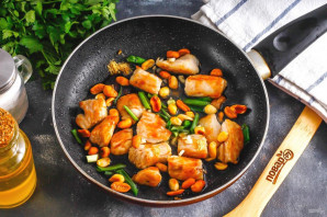 Свинина по-китайски с арахисом