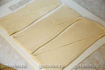 Круассаны из готового слоеного теста с курицей и грибами Круассаны из готового слоеного теста с курицей и грибами