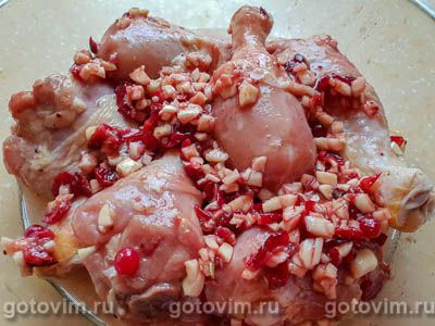 Куриные ножки в духовке, запеченные с чесноком, клюквой и медом Куриные ножки в духовке, запеченные с чесноком, клюквой и медом
