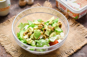 Салат с авокадо и оливками Салат с авокадо и оливками