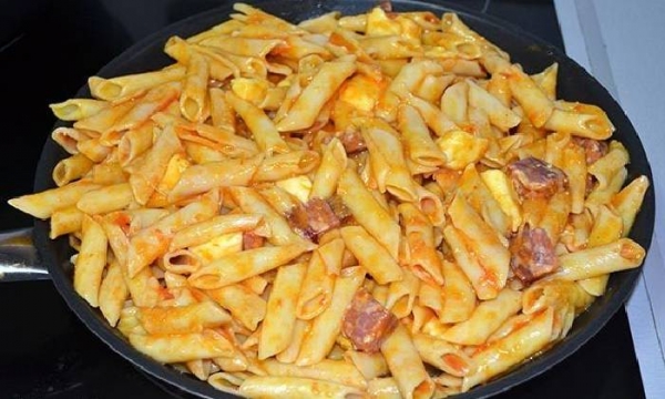 
Омлет с сыром на сковороде — 7 пошаговых рецептов с добавками с фотографиями	