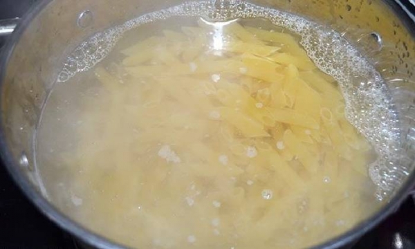 
Омлет с сыром на сковороде — 7 пошаговых рецептов с добавками с фотографиями	