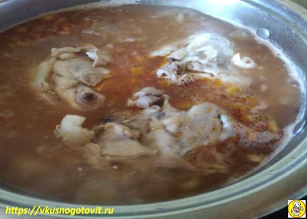 
Рассольник — классический рецепт с перловкой и солеными огурцами	