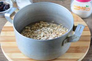Овсяная каша с изюмом Овсяная каша с изюмом