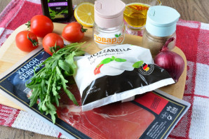 Салат с хамоном и рукколой