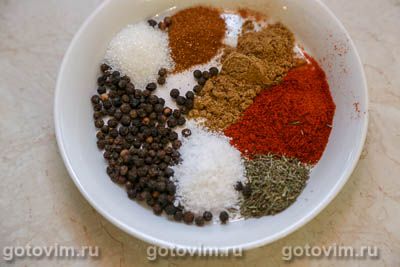 Cвиная грудинка, запеченная с пряной смесью в фольге Cвиная грудинка, запеченная с пряной смесью в фольге