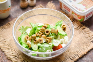 Салат с авокадо и оливками Салат с авокадо и оливками