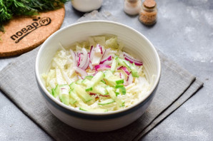 Салат с креветками, крабовыми палочками и пекинской капустой Салат с креветками, крабовыми палочками и пекинской капустой