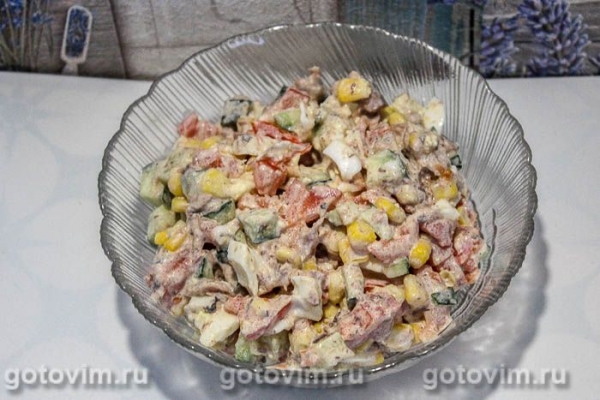 Салат с тунцом и овощами