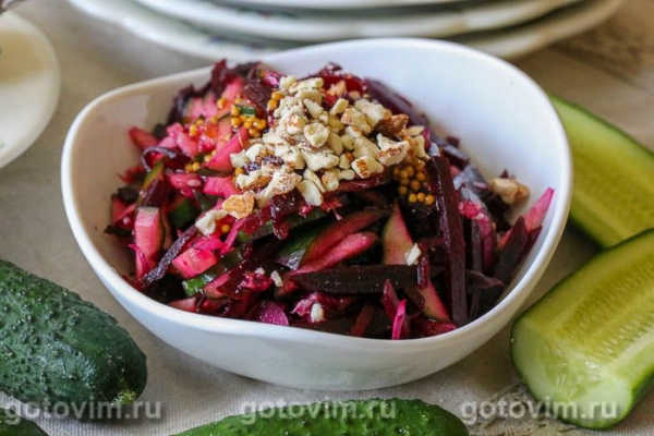 Салат из свеклы и огурцов с горчичной заправкой