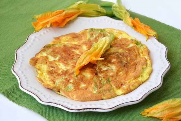 
Омлет на сковороде с молоком и сыром — 5 простых рецептов с фото	