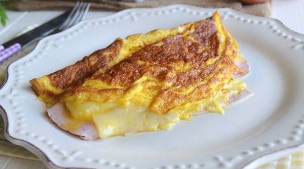 
Омлет на сковороде с молоком и сыром — 5 простых рецептов с фото	