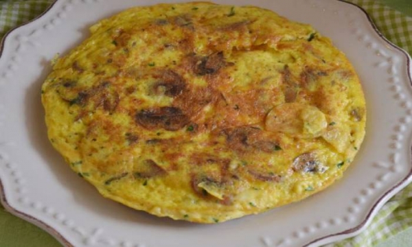 
Омлет с сыром на сковороде — 7 пошаговых рецептов с добавками с фотографиями	