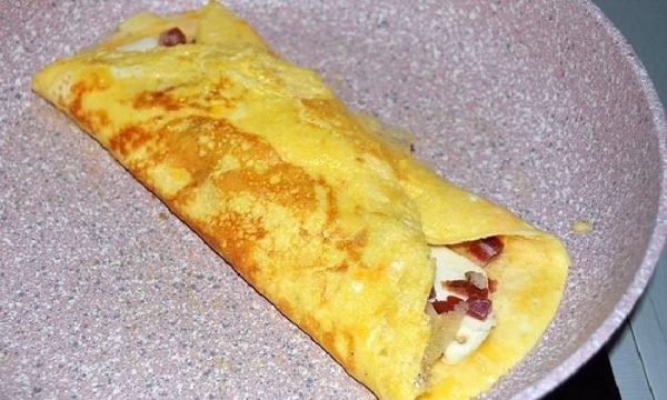 
Омлет с сыром на сковороде — 7 пошаговых рецептов с добавками с фотографиями	