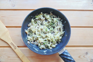 Пирог с капустой и грибами Пирог с капустой и грибами