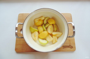 Компот из ежевики и яблок