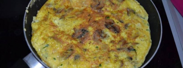 
Омлет с сыром на сковороде — 7 пошаговых рецептов с добавками с фотографиями	