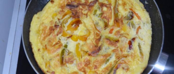 
Омлет на сковороде с сыром &mdash; 5 рецептов с овощами	