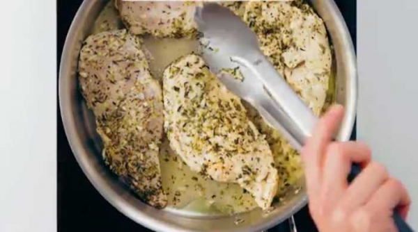 
Куриная грудка на сковороде с овощами, простой и вкусный рецепт	