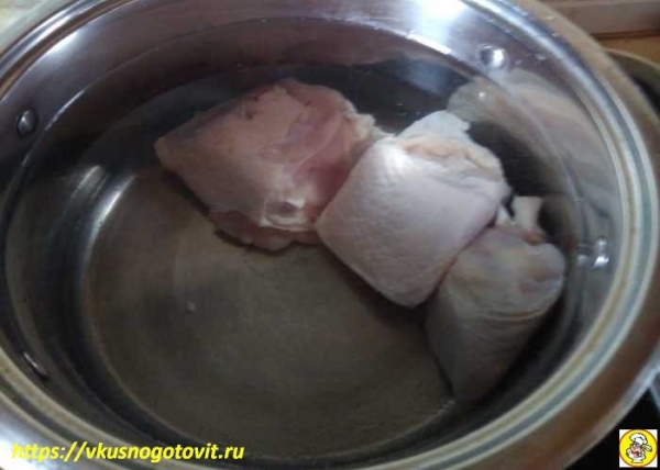 
Рассольник — классический рецепт с перловкой и солеными огурцами	