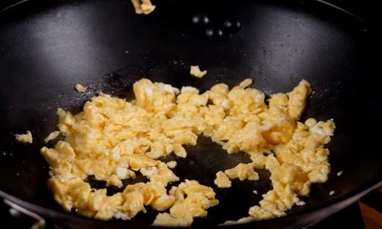 
Как приготовить жареный рис с овощами и яйцом на сковороде вкусно по простым рецептам	