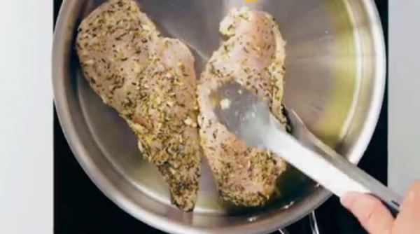 
Куриная грудка на сковороде с овощами, простой и вкусный рецепт	