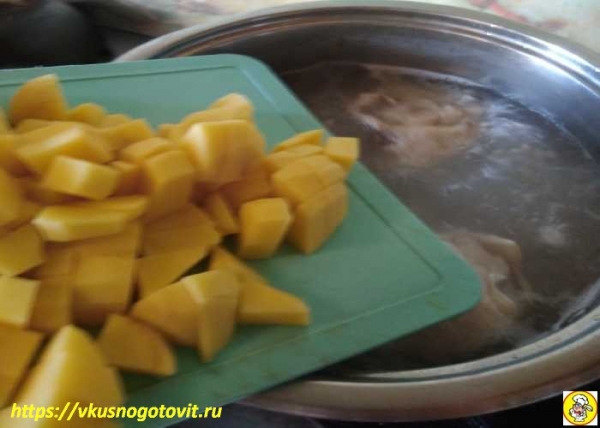 
Рассольник — классический рецепт с перловкой и солеными огурцами	