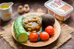 Салат с авокадо и оливками Салат с авокадо и оливками