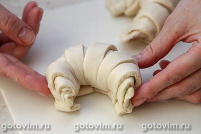 Круассаны из готового теста с курицей и сыром Круассаны из готового теста с курицей и сыром