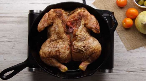 Сочная курица целиком в духовке с хрустящей корочкой
Сочная курица целиком в духовке с хрустящей корочкой