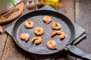 Салат с авокадо и креветками