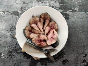Маринованная скумбрия с луком за 2 часа Маринованная скумбрия с луком за 2 часа
