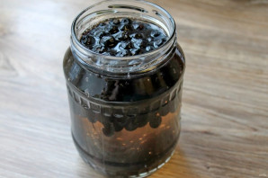 Моченая черноплодная рябина Моченая черноплодная рябина