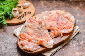 Курица в пергаменте на сковороде Курица в пергаменте на сковороде