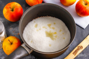 Яблоки в карамели Яблоки в карамели