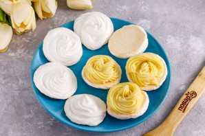 Пирожное из безе с кремом