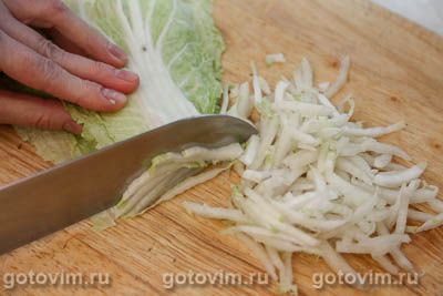 Салат из пекинской капусты с крабовыми палочками и кукурузой Салат из пекинской капусты с крабовыми палочками и кукурузой
