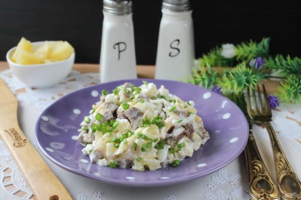 Салат с языком и ананасом Салат с языком и ананасом