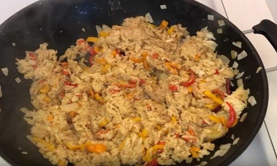 
Как приготовить жареный рис с овощами и яйцом на сковороде вкусно по простым рецептам	