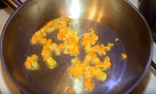 
Как приготовить жареный рис с овощами и яйцом на сковороде вкусно по простым рецептам	