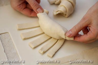 Круассаны из готового теста с курицей и сыром Круассаны из готового теста с курицей и сыром