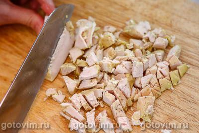 Салат из курицы с черносливом и сельдереем Салат из курицы с черносливом и сельдереем