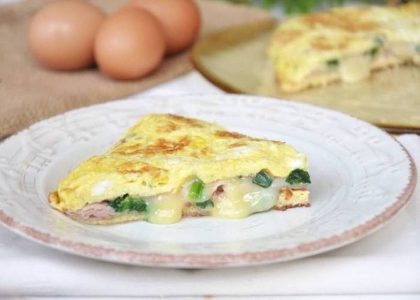 
Омлет на сковороде с молоком и сыром — 5 простых рецептов с фото	