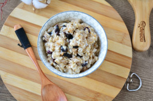 Овсяная каша с изюмом Овсяная каша с изюмом