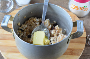 Овсяная каша с изюмом Овсяная каша с изюмом