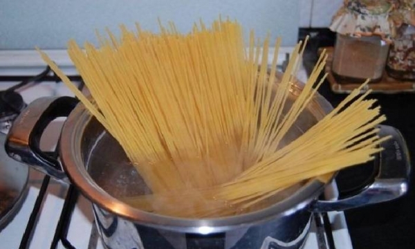 
Омлет с сыром на сковороде — 7 пошаговых рецептов с добавками с фотографиями	