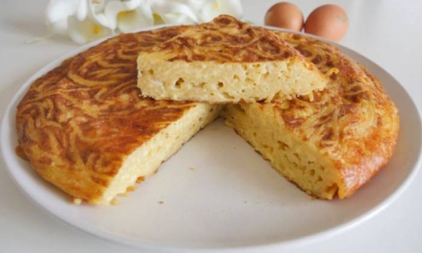 
Омлет с сыром на сковороде — 7 пошаговых рецептов с добавками с фотографиями	