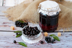 Моченая черноплодная рябина Моченая черноплодная рябина